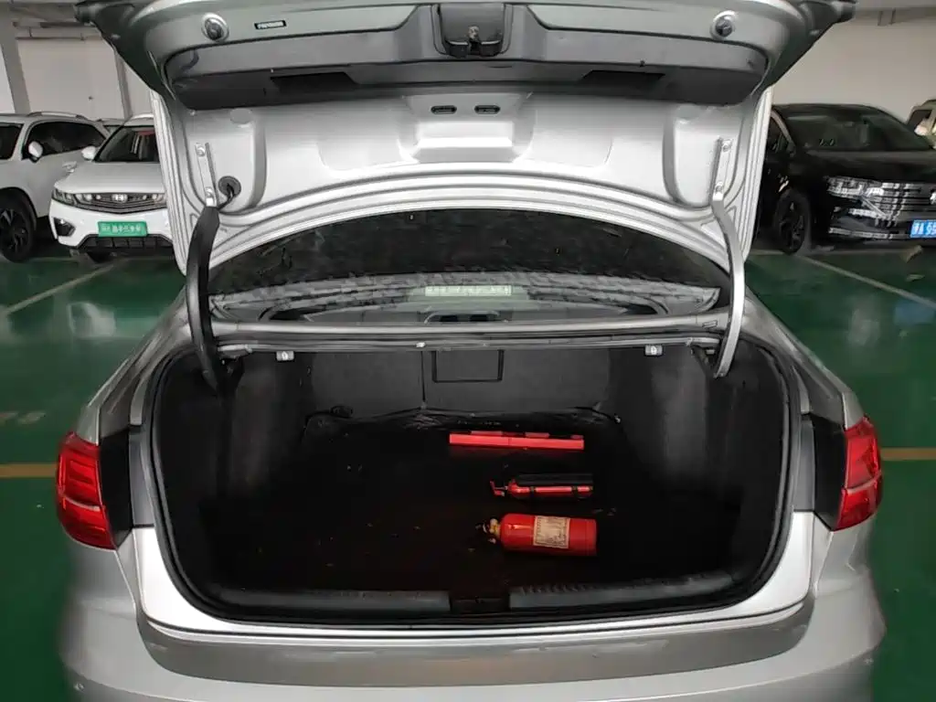 Volkswagen Sagitar — миниатюра 15
