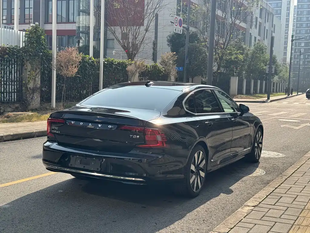 VOLVO S90 PLUG IN HYBRID