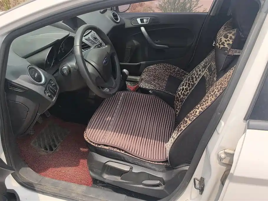 Ford Fiesta 2013 1.5L MT Fashion