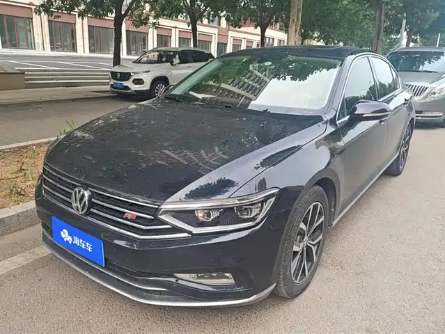 VOLKSWAGEN MAGOTAN 2020