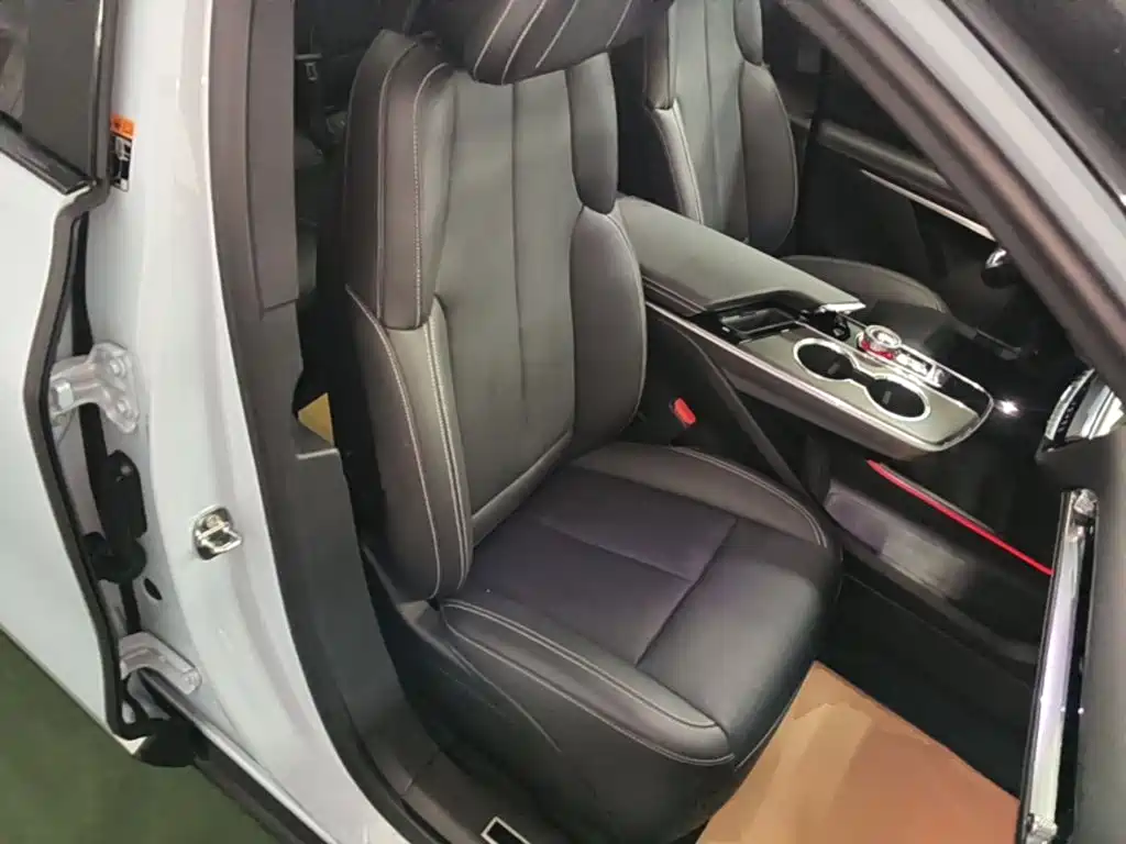 Cadillac Lyriq — миниатюра 25