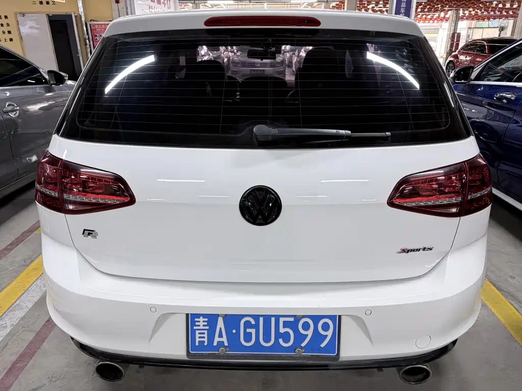 VOLKSWAGEN GOLF
