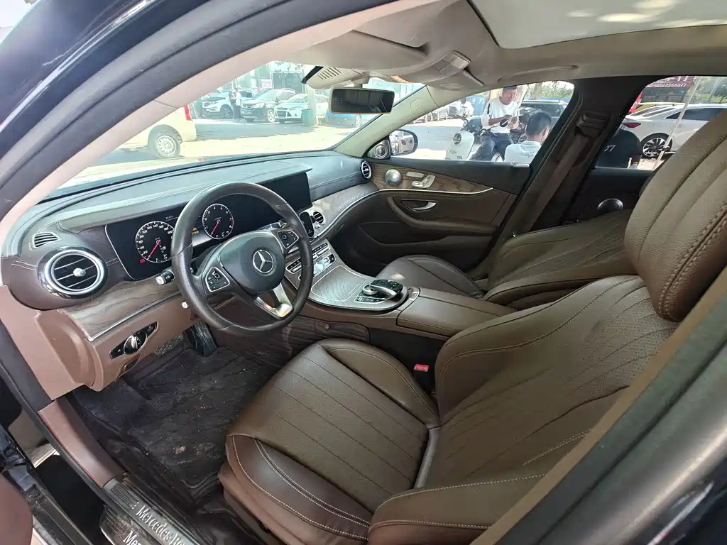 Mercedes-Benz E-Class — миниатюра 14