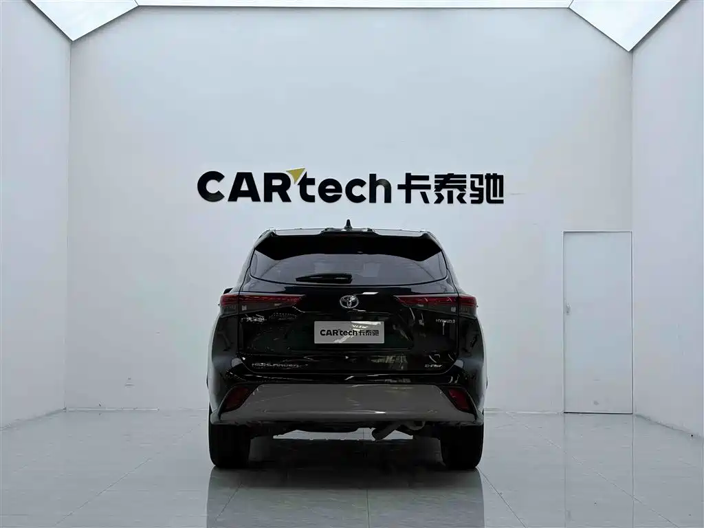 Toyota Highlander 2022 2.5L Luxury 7 мест