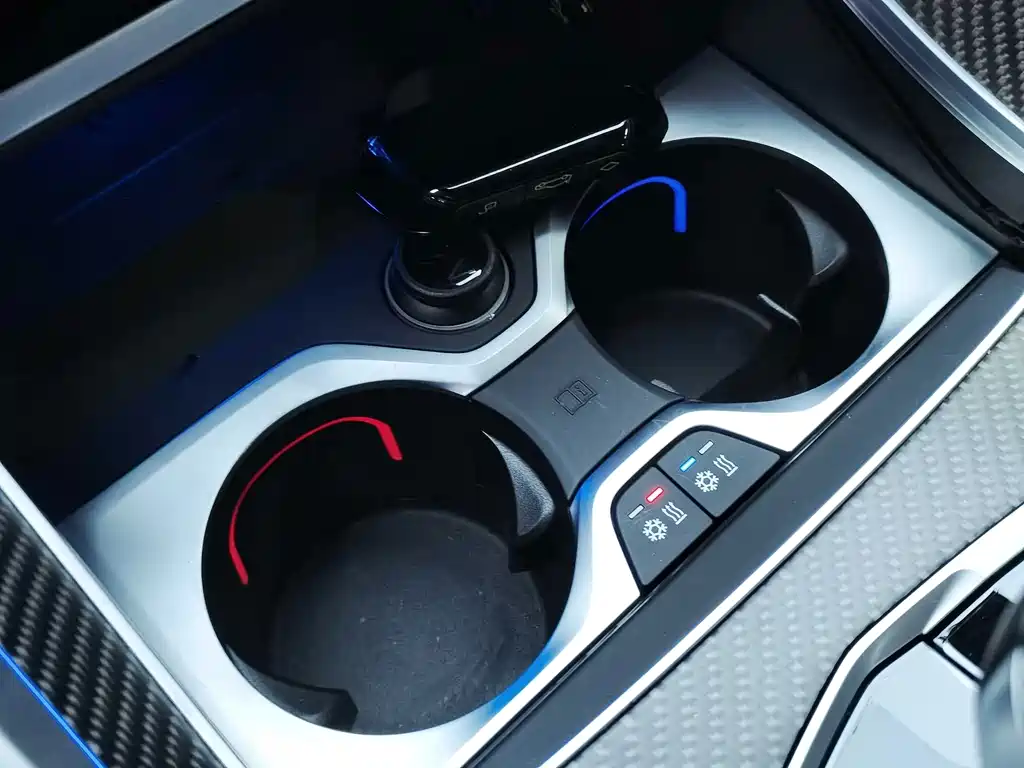 BMW XM — миниатюра 33