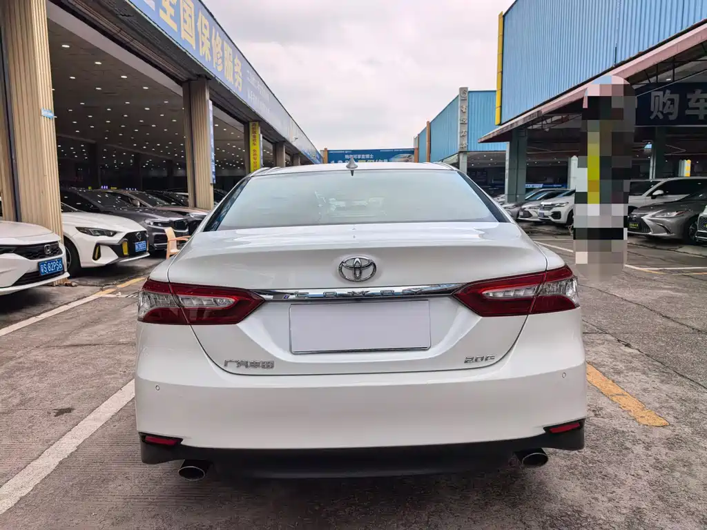 Toyota Camry — миниатюра 11