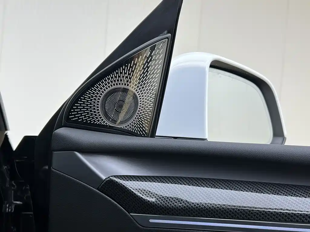 Tesla Model Y — миниатюра 14