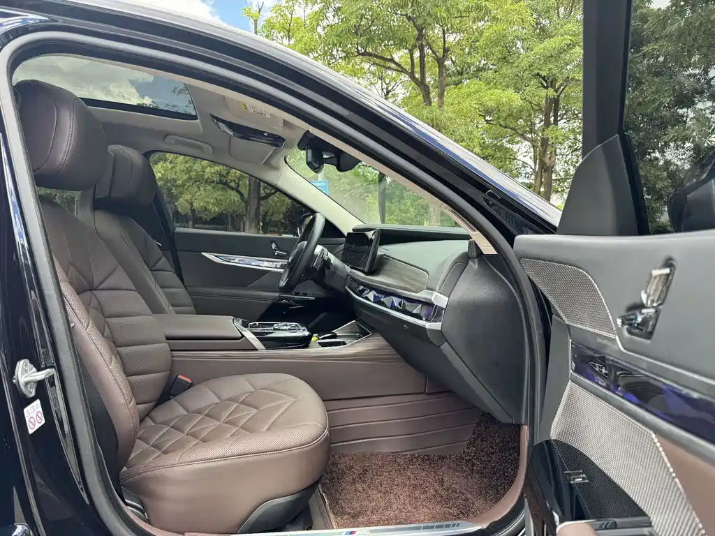 BMW 7 Series — миниатюра 7