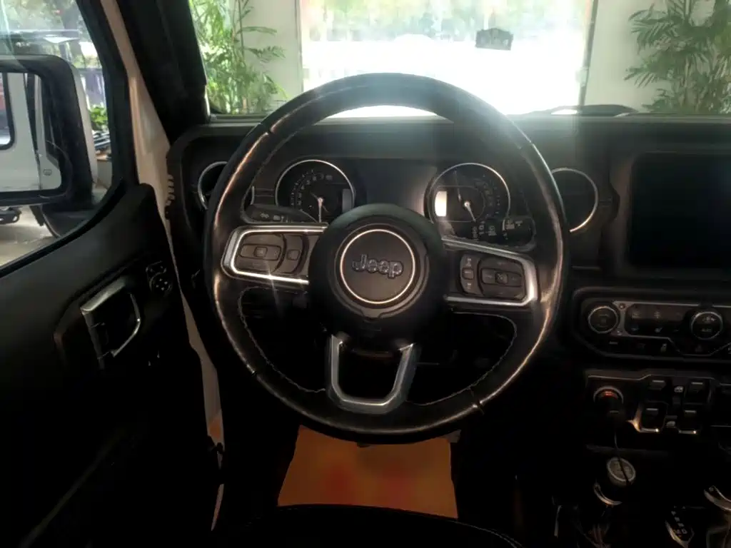 Jeep Wrangler PHEV — миниатюра 11