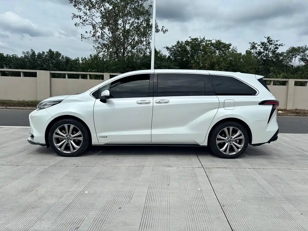 Toyota Sienna — миниатюра 4