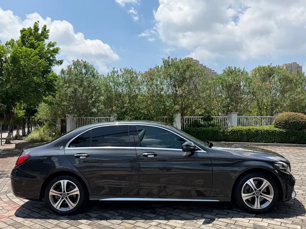 Mercedes-Benz C-Class — миниатюра 13