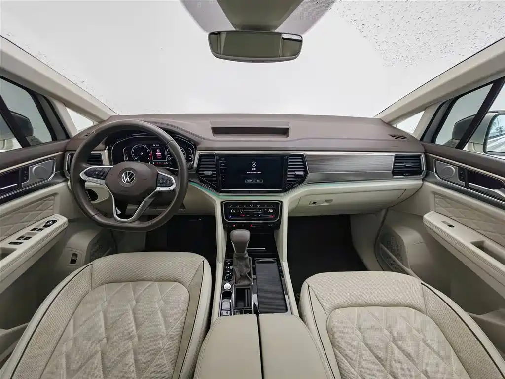 Volkswagen Viloran 2020 380TSI Luxury