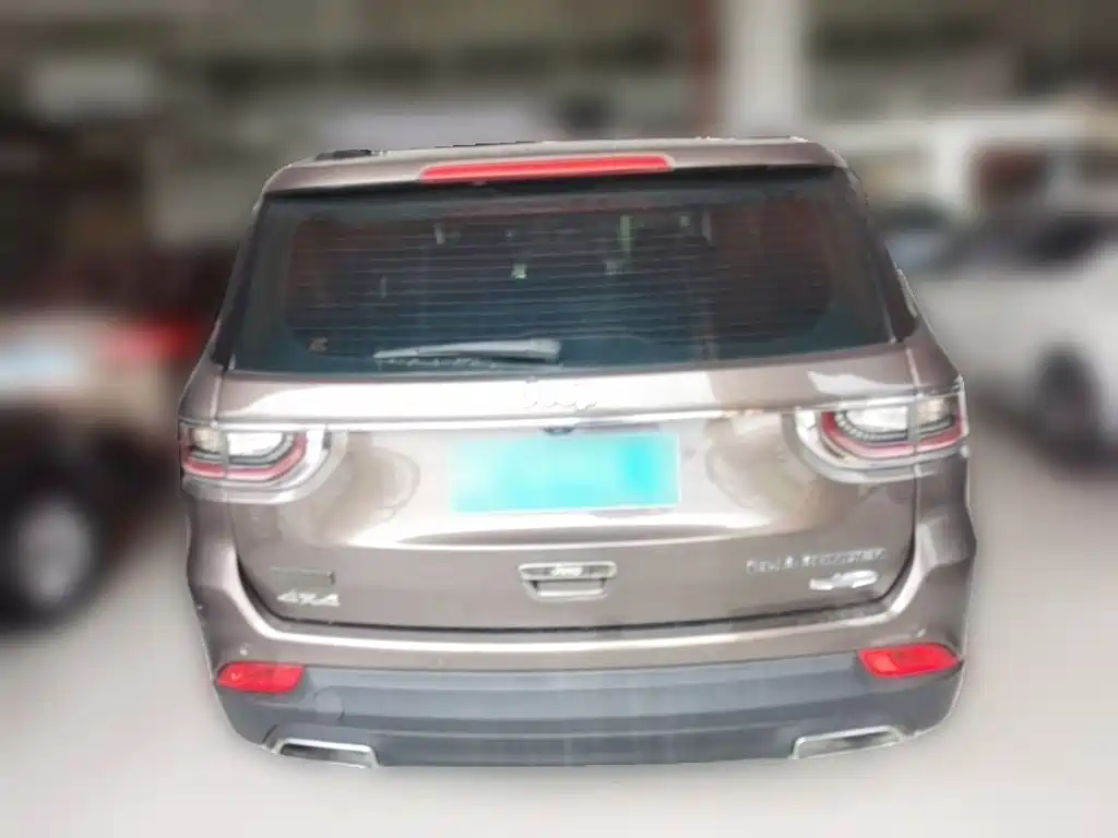 Jeep Commander — миниатюра 10