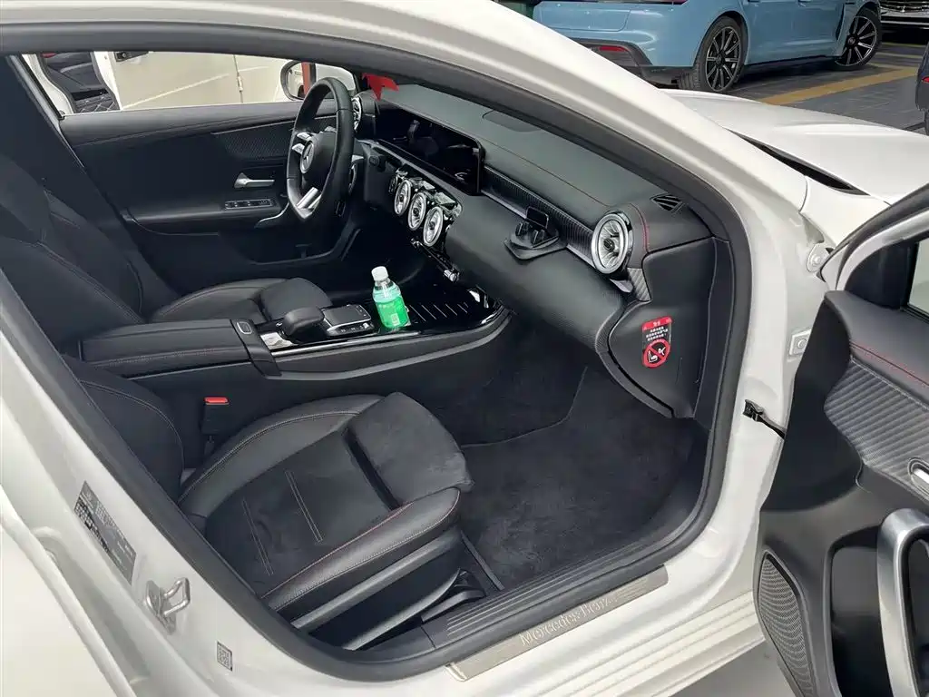 Mercedes-Benz A-Class A 2024 A 200 L Fashion