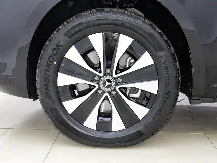 Mercedes-Benz Vito 2023 2.0T Elite 7 мест