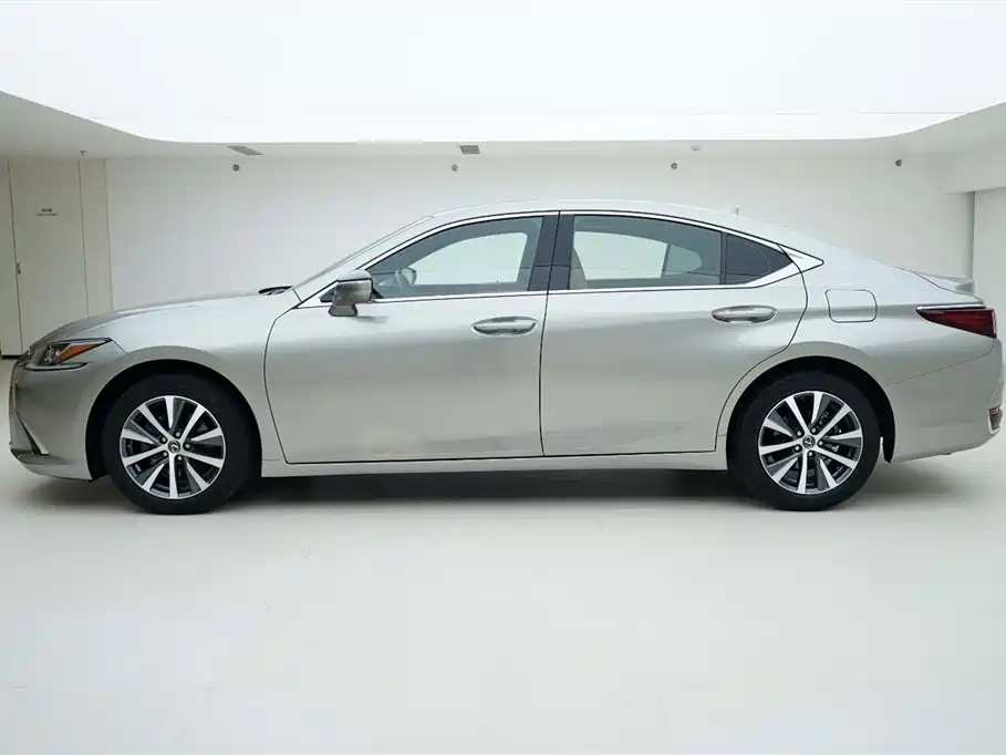 Lexus ES 2020 200