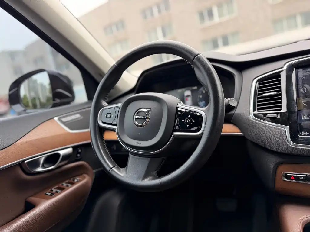 Volvo XC90 — миниатюра 9
