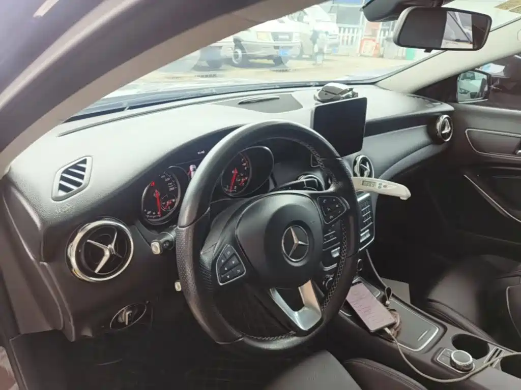 Mercedes-Benz GLA — миниатюра 10