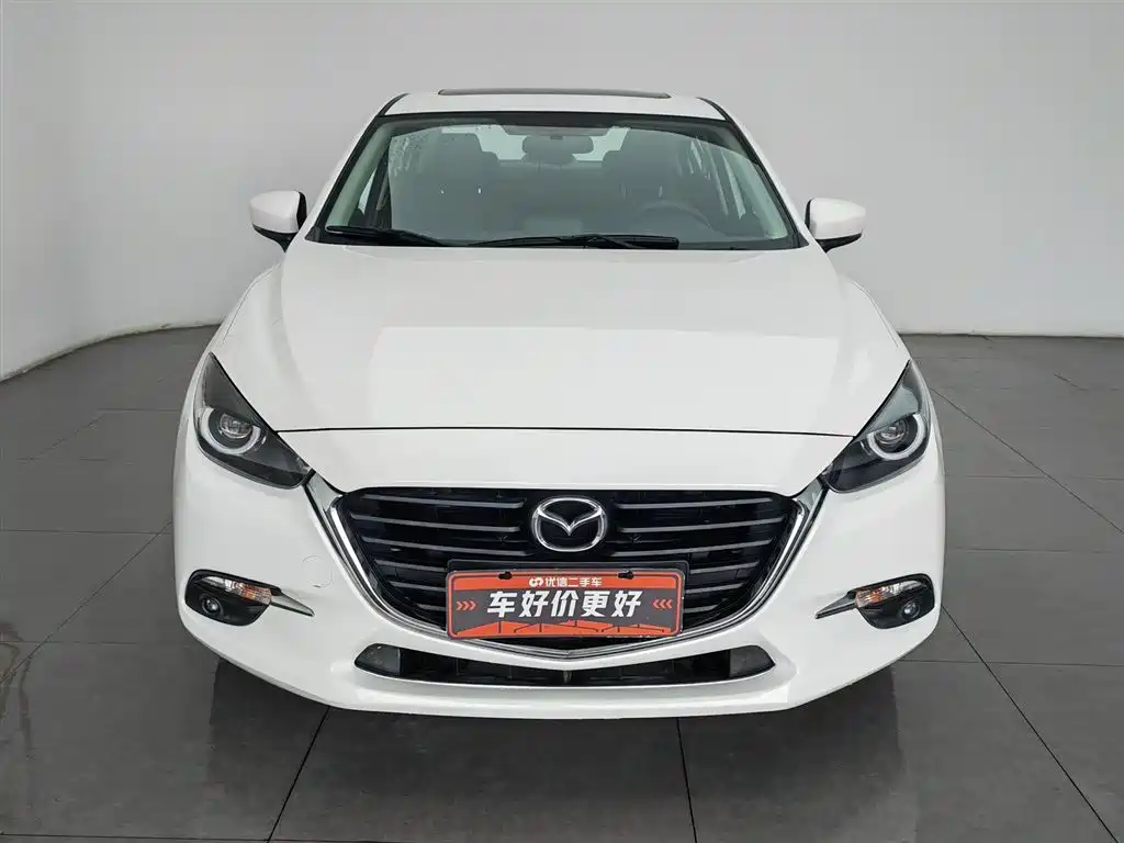 Mazda Mazda3 3 2017 1.5L AT Luxury V
