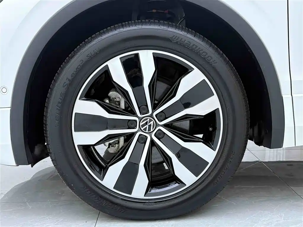 Volkswagen Tiguan L L 2024 330TSI AT R-Line