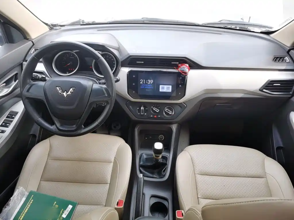 Wuling Hongguang — миниатюра 13