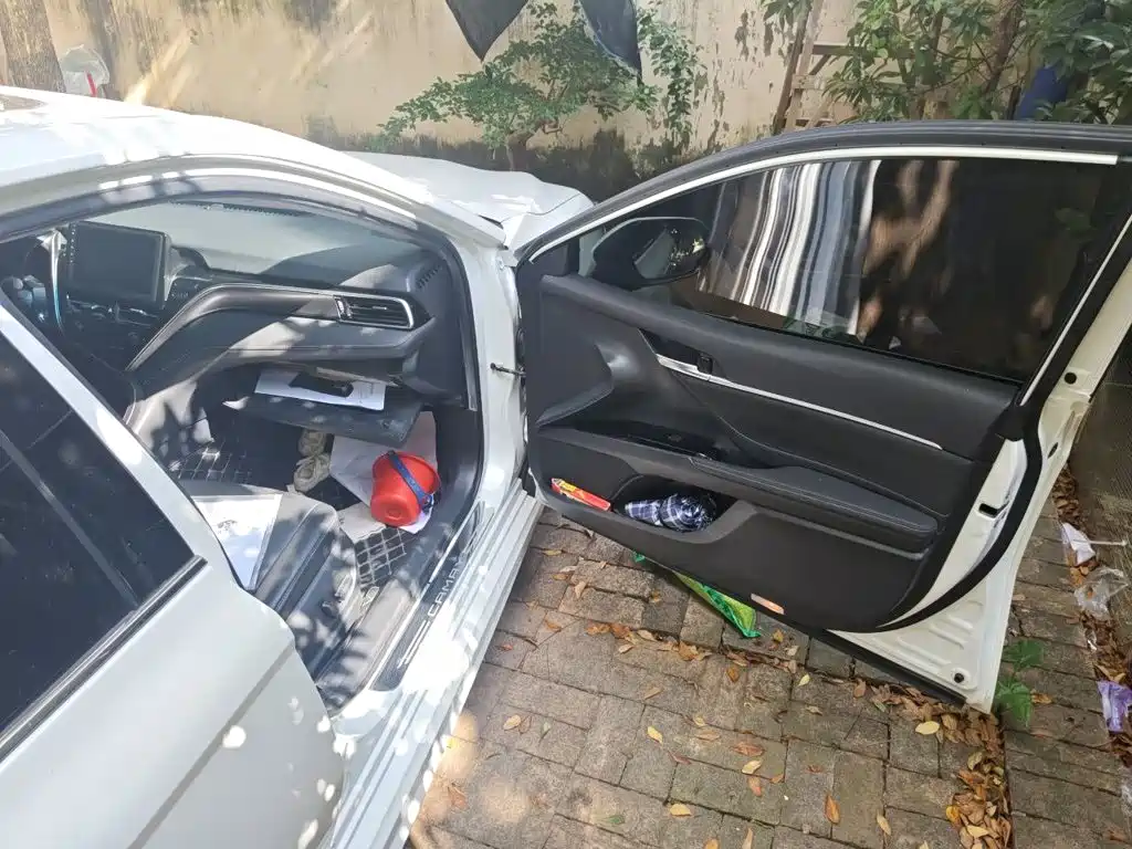 Toyota Camry — миниатюра 18