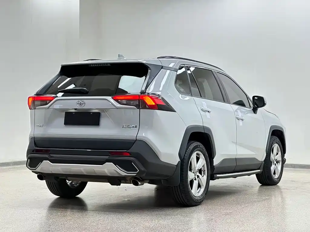 Toyota RAV4 — миниатюра 4