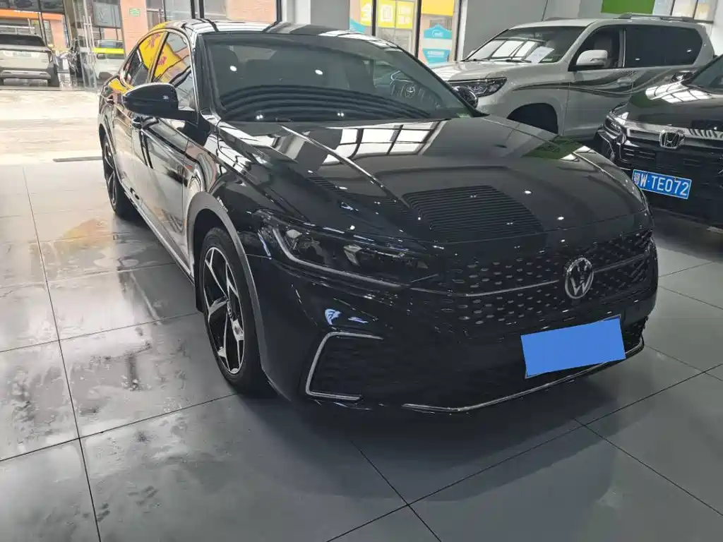 Volkswagen Passat 2024 380TSI