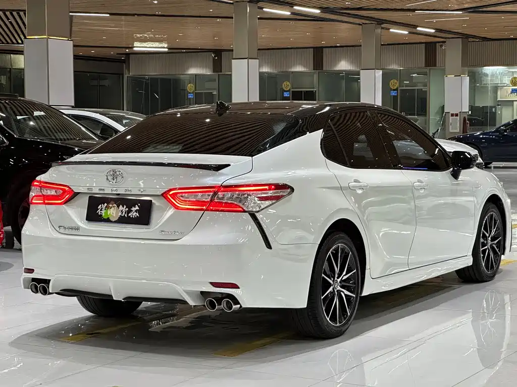 Toyota Camry — миниатюра 19