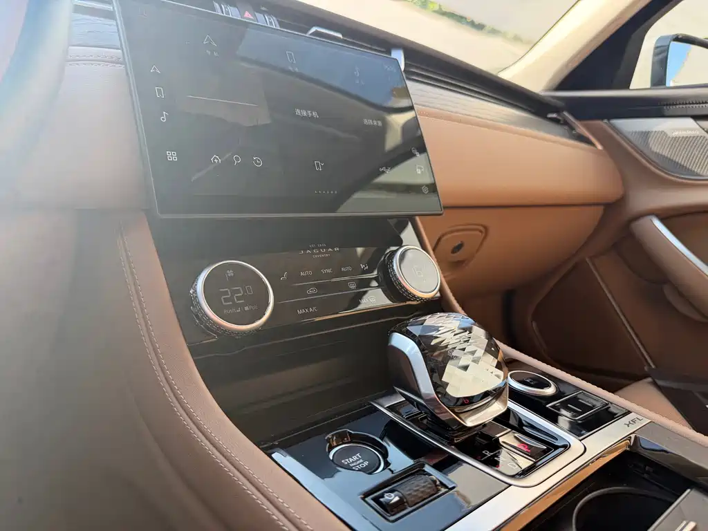 Jaguar XFL — миниатюра 9