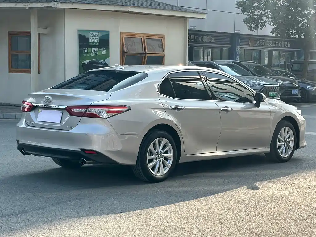 TOYOTA CAMRY