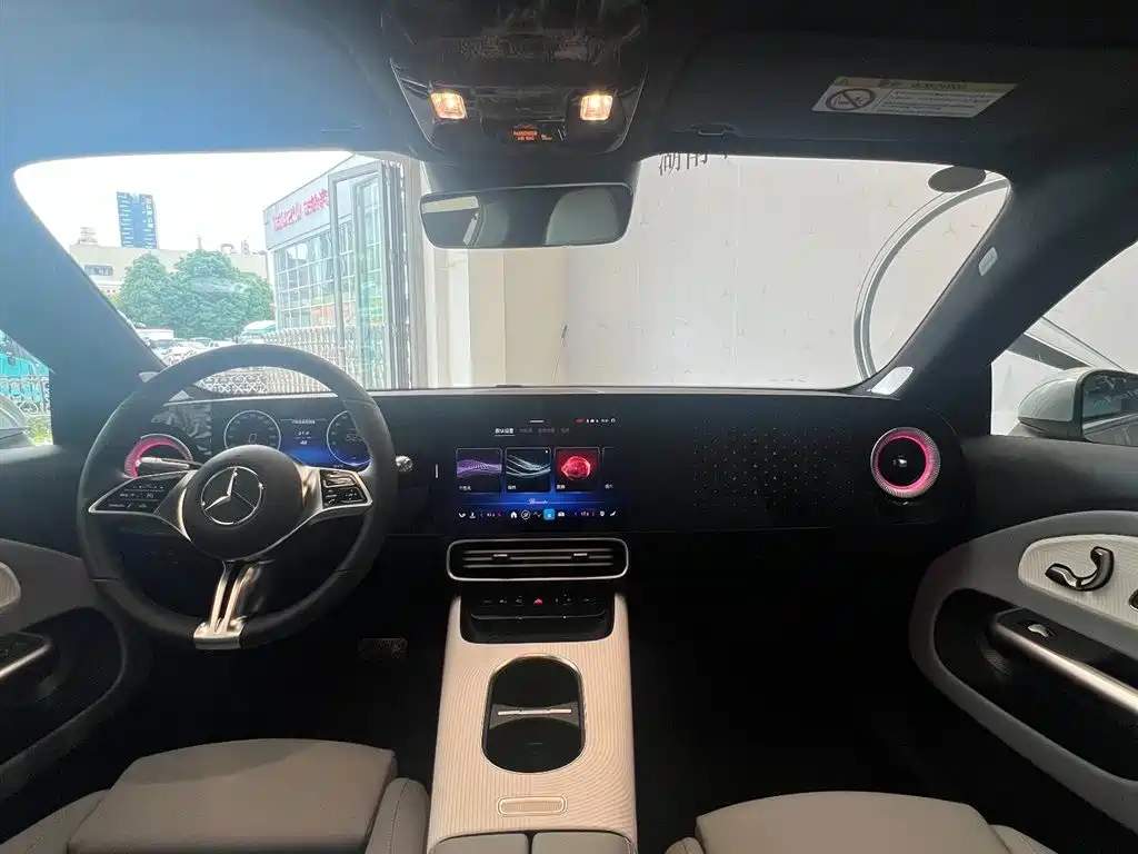 Mercedes-Benz CLA 2025 300L