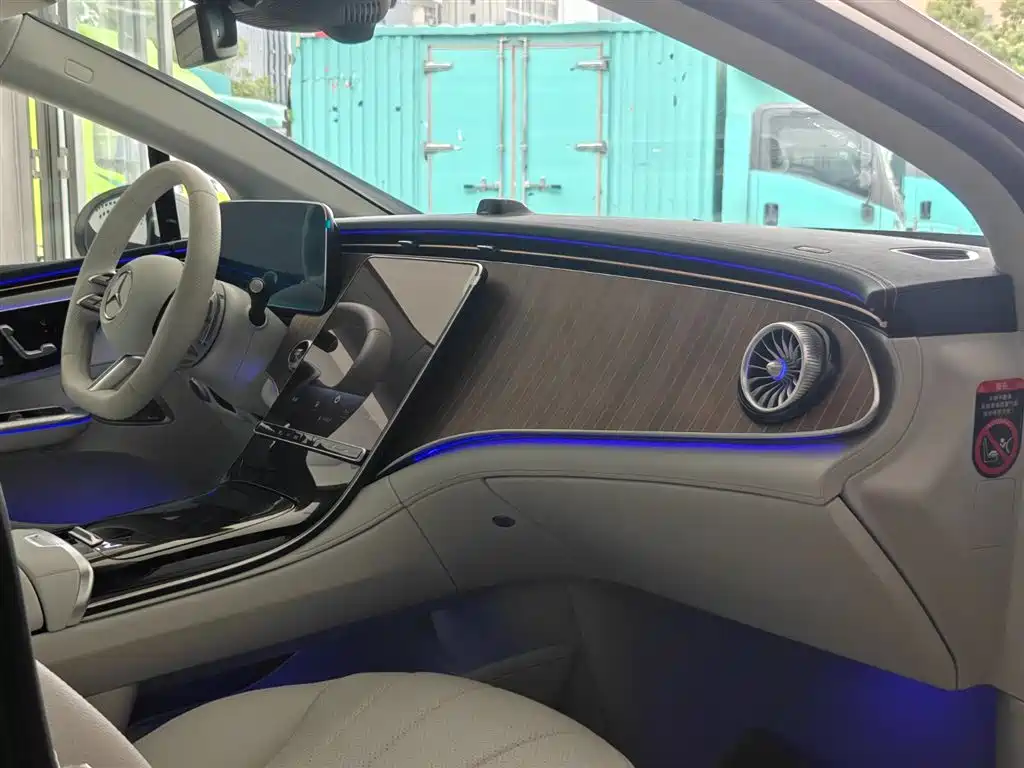Mercedes-Benz EQE 2025 500 4MATIC
