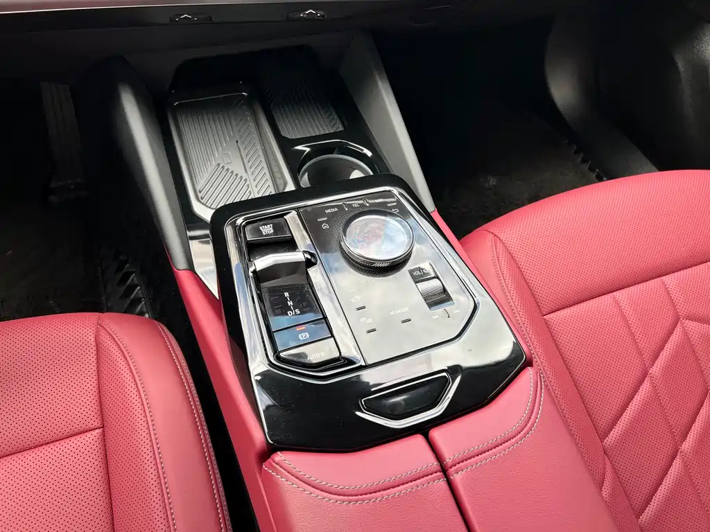 BMW 5 Series — миниатюра 7