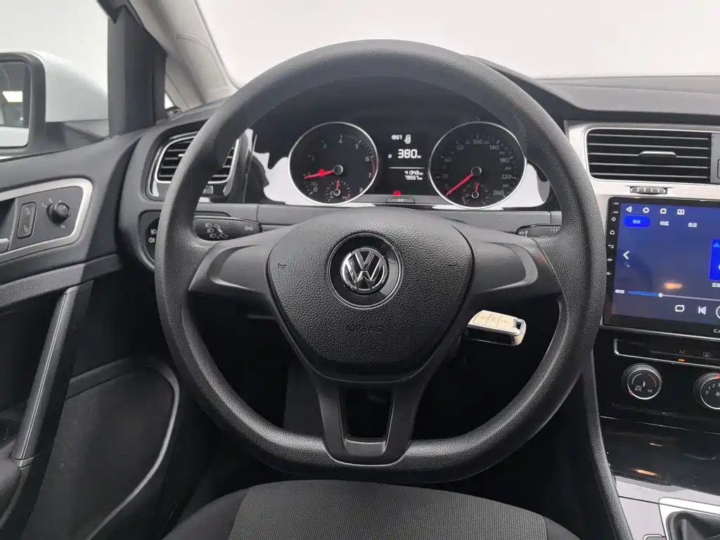 Volkswagen Golf — миниатюра 11