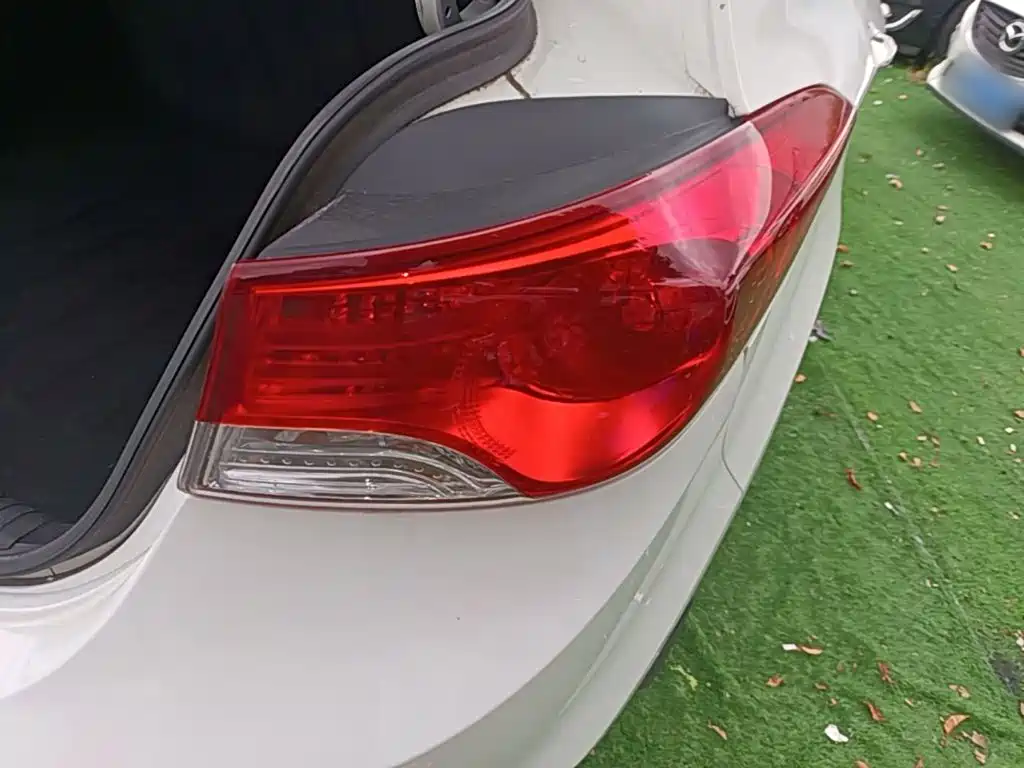 Hyundai Elantra Langdong — миниатюра 8