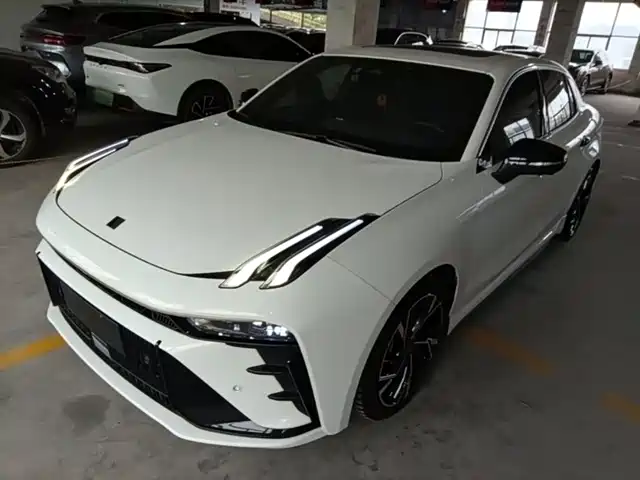 Lynk & Co 03