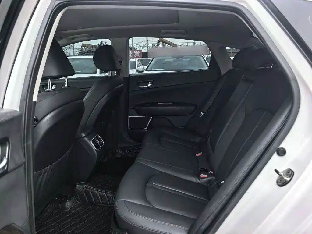 Kia K5 — миниатюра 10