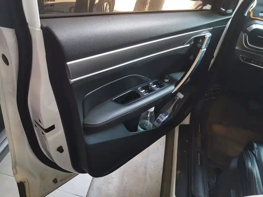 Geely Binyue — миниатюра 7