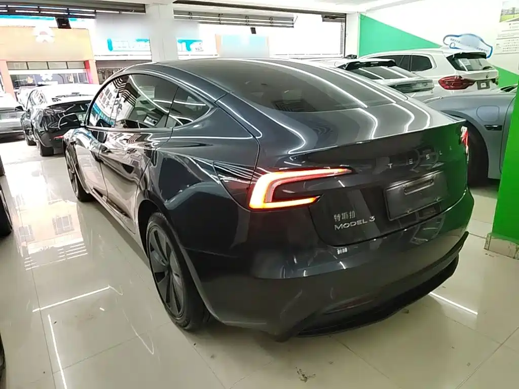 Tesla Model 3 — миниатюра 5