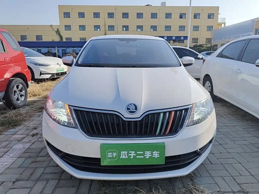 Skoda Rapid Spaceback — миниатюра 3
