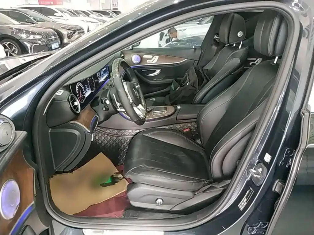 Mercedes-Benz E-Class — миниатюра 11