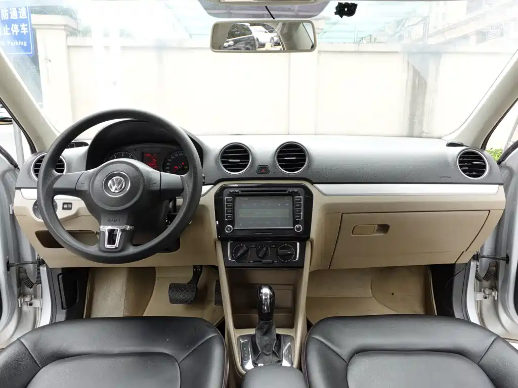 Volkswagen Jetta 2013 1.6L AT Comfort