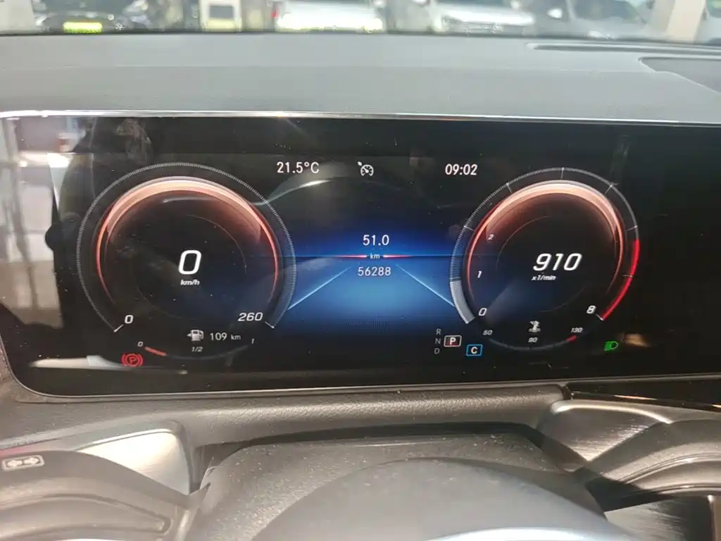 Mercedes-Benz GLB — миниатюра 12