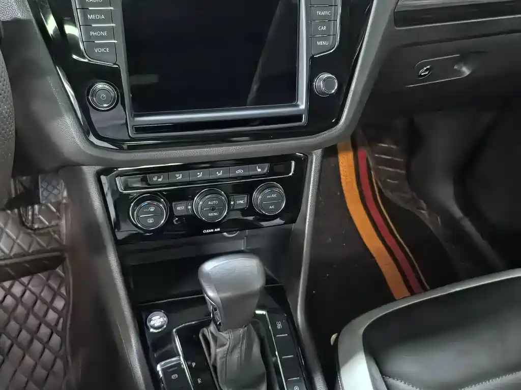 Volkswagen Tiguan L — миниатюра 9