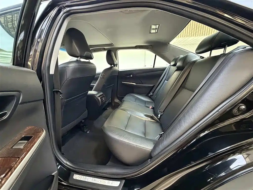 Toyota Camry — миниатюра 5