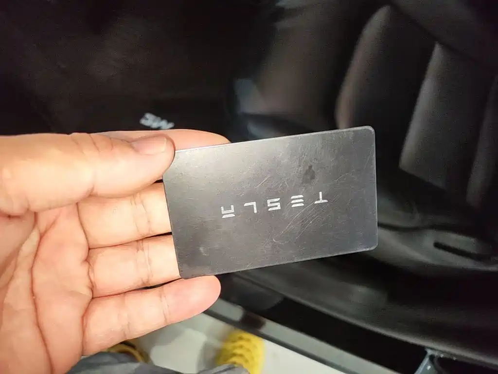 Tesla Model Y — миниатюра 9