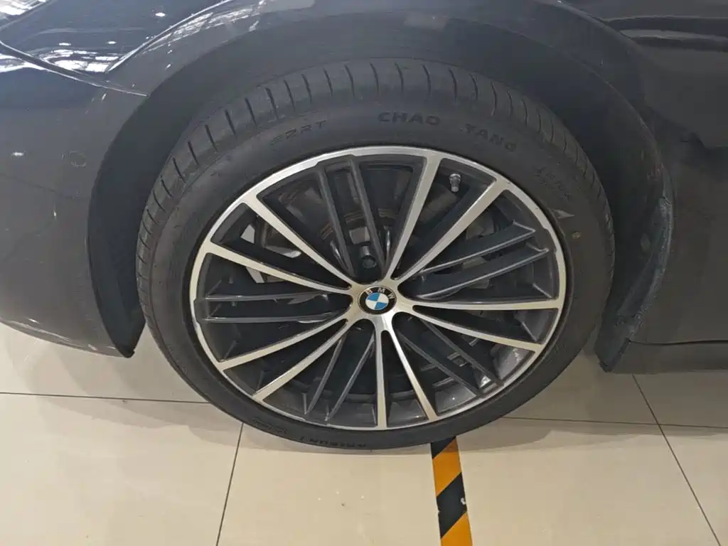 BMW 5 Series — миниатюра 23