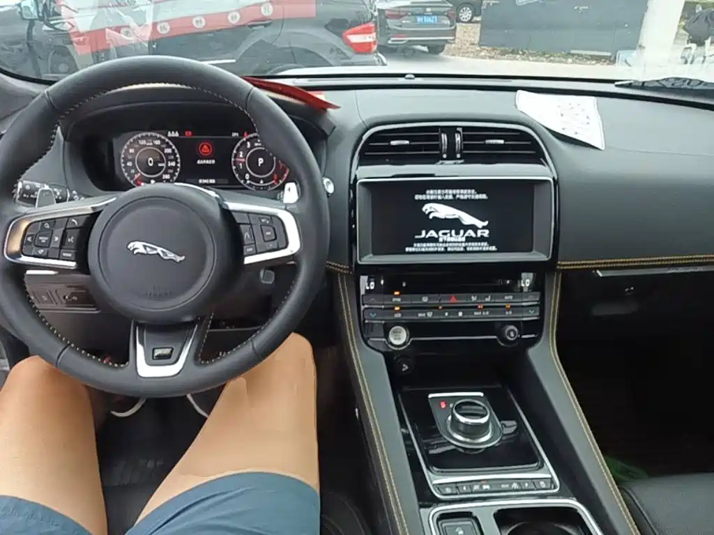 Jaguar F-PACE — миниатюра 10