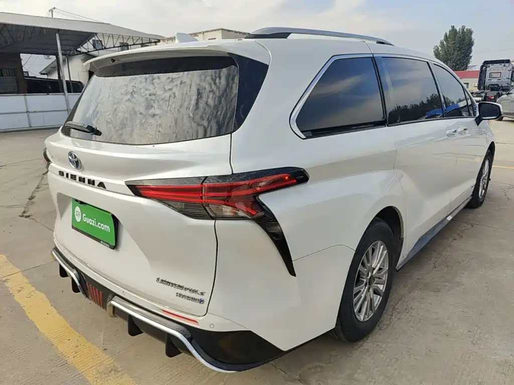 Toyota Sienna — миниатюра 7